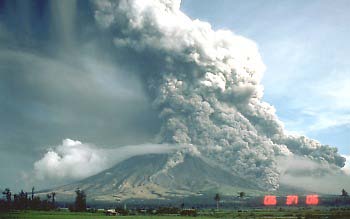 Erupción explosiva y flujo piroclástico